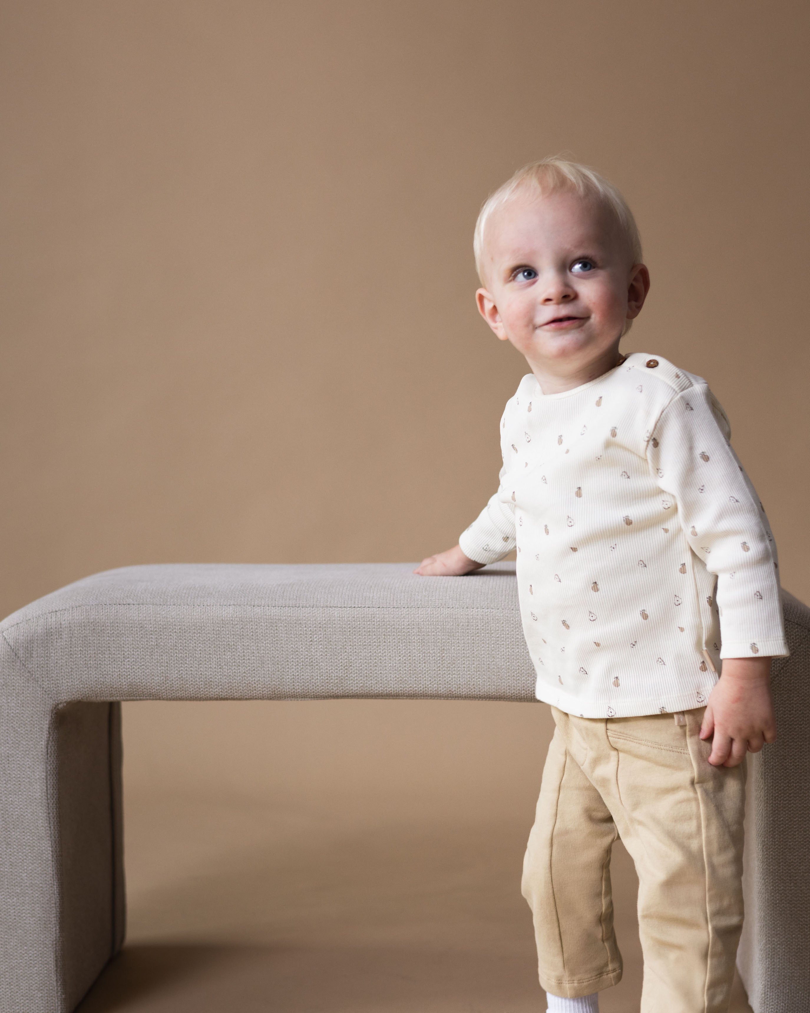 Zachtgele broek met siernaden | Beige