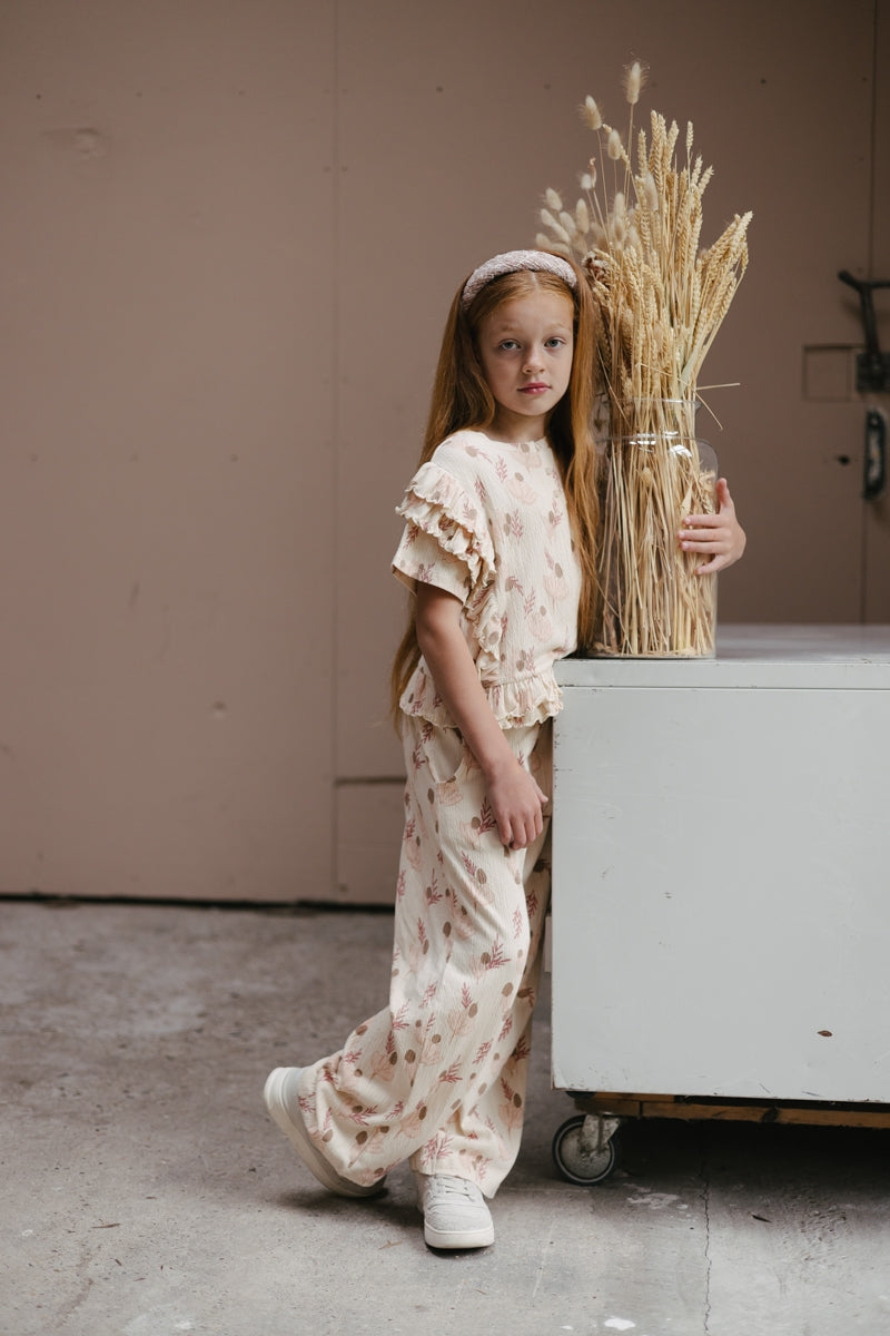 Shirt Créme met bloemen | AOP Pink Leaves