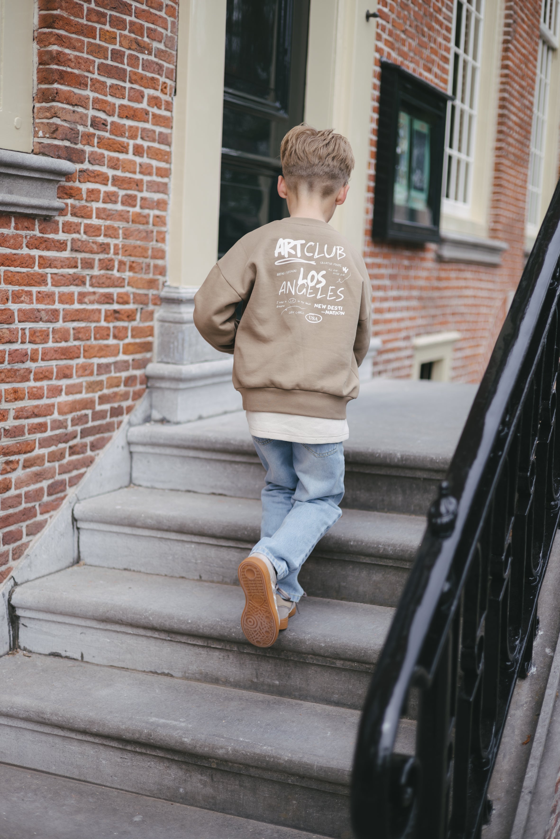 Camelkleurige sweater met tekstprint | Dark Sand