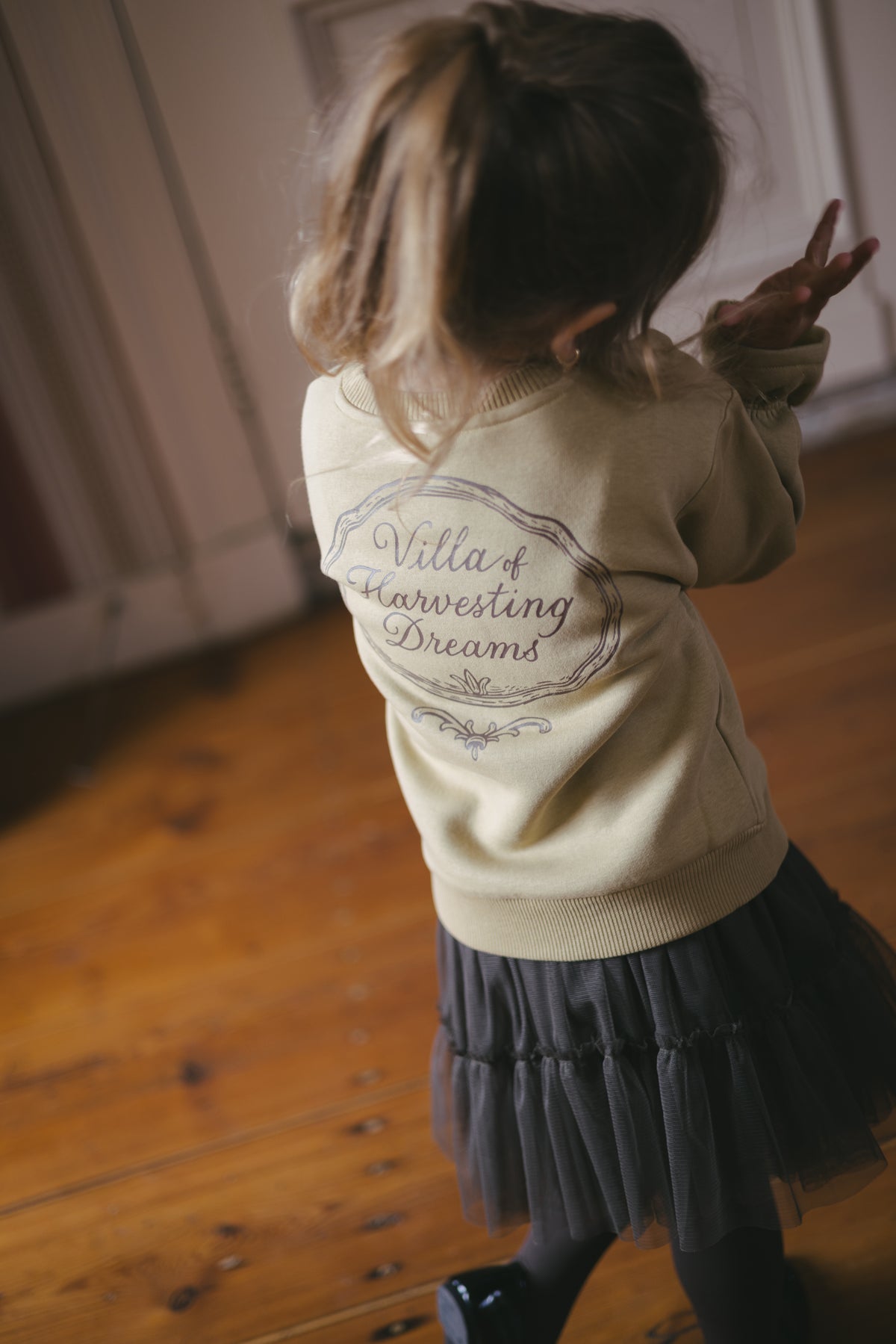 Lichtgroene sweater met rugprint | Light Green