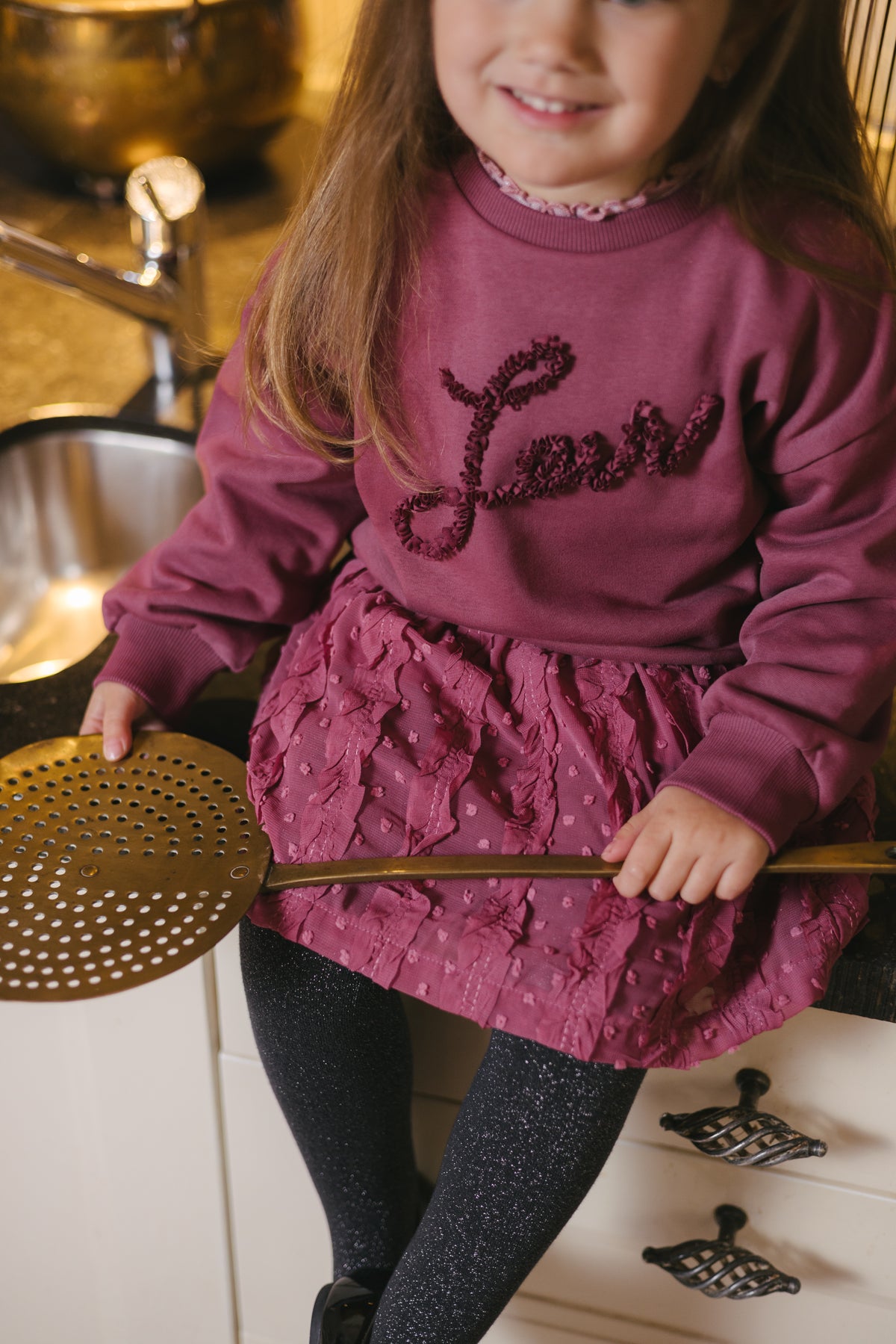 Paarsroze sweater met borsttekst | Dark Mauve