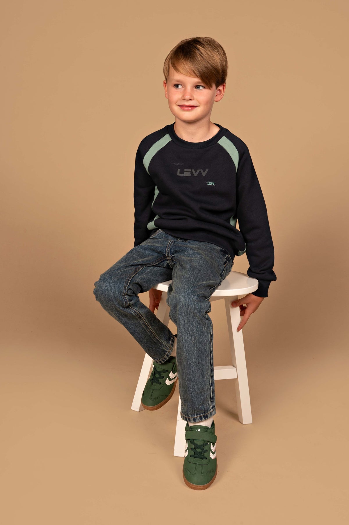 Donkerblauwe sweater met mintgroene inzetstukken | Indigo Blue