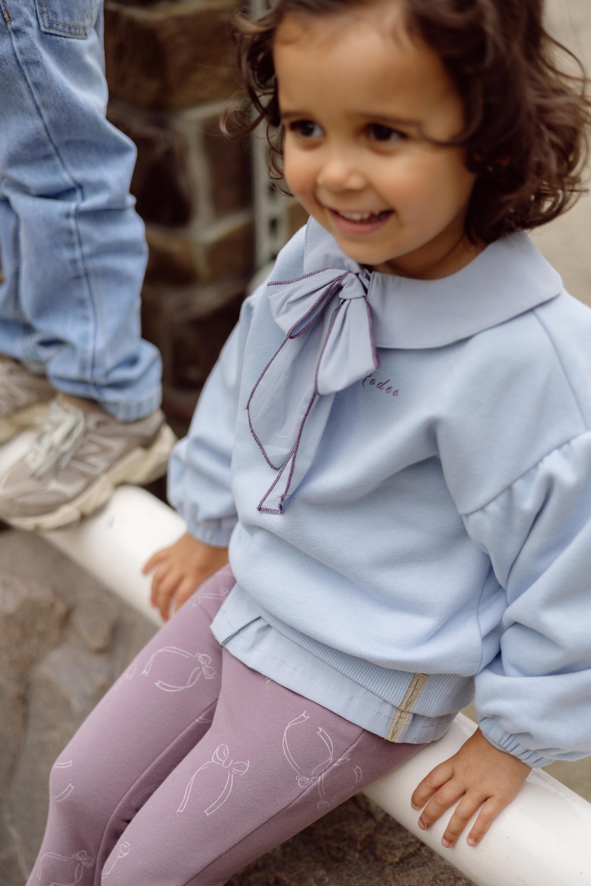 Lichtblauwe sweater met prints | Sky Blue