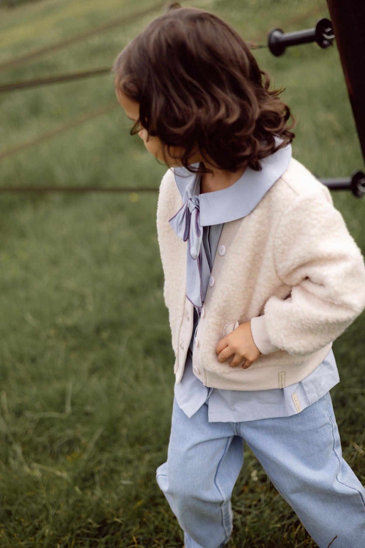 Crèmekleurig teddy vest met hartzakken | Faded Pink