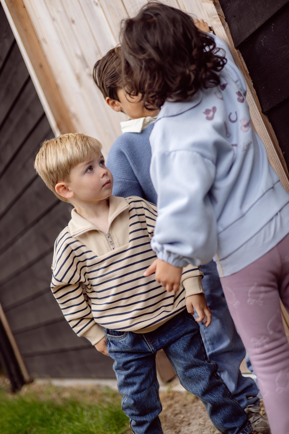 Crèmekleurige gestreepte sweater met polokraag | AOP Dark Blue Stripe