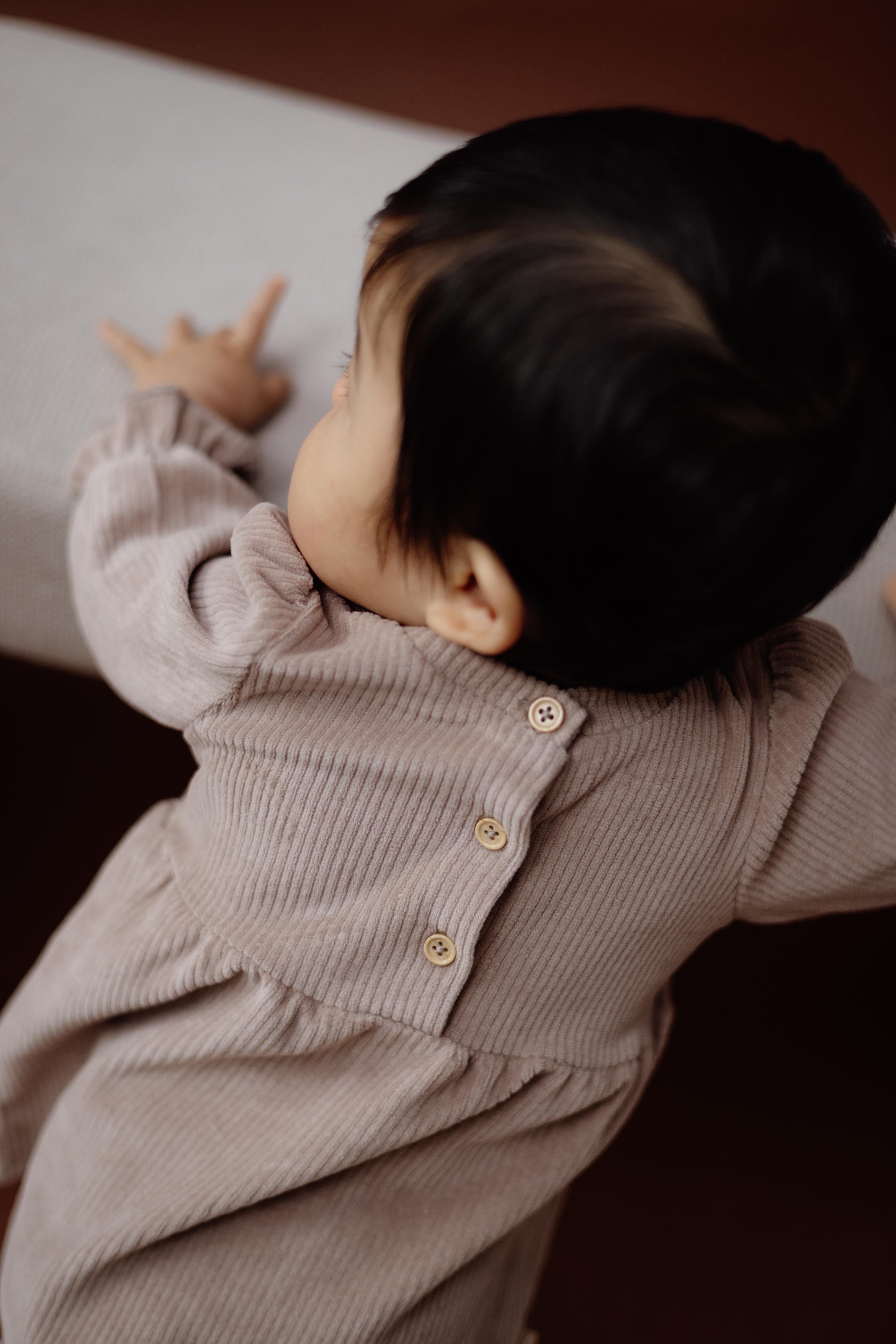 Taupe jurk met knoopsluiting | Mauve