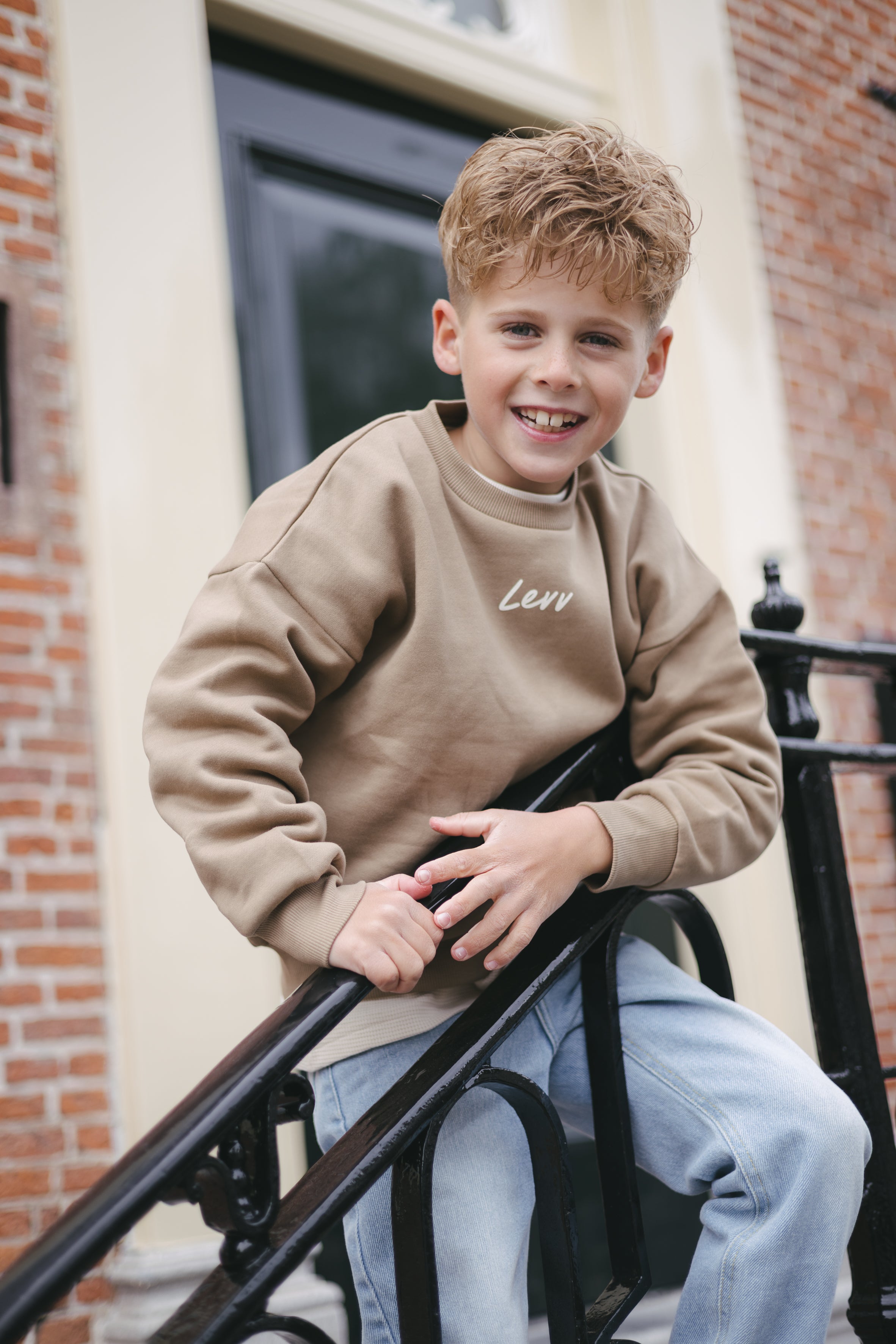 Camelkleurige sweater met tekstprint | Dark Sand