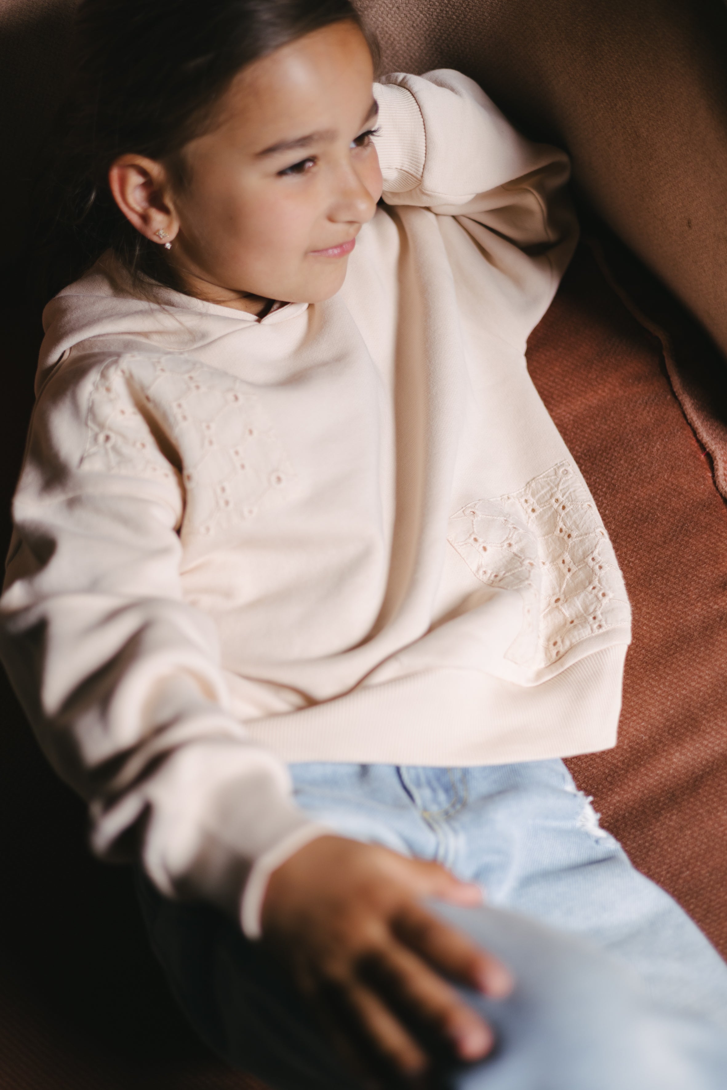 Ecru hoodie met subtiel dessign | Almond