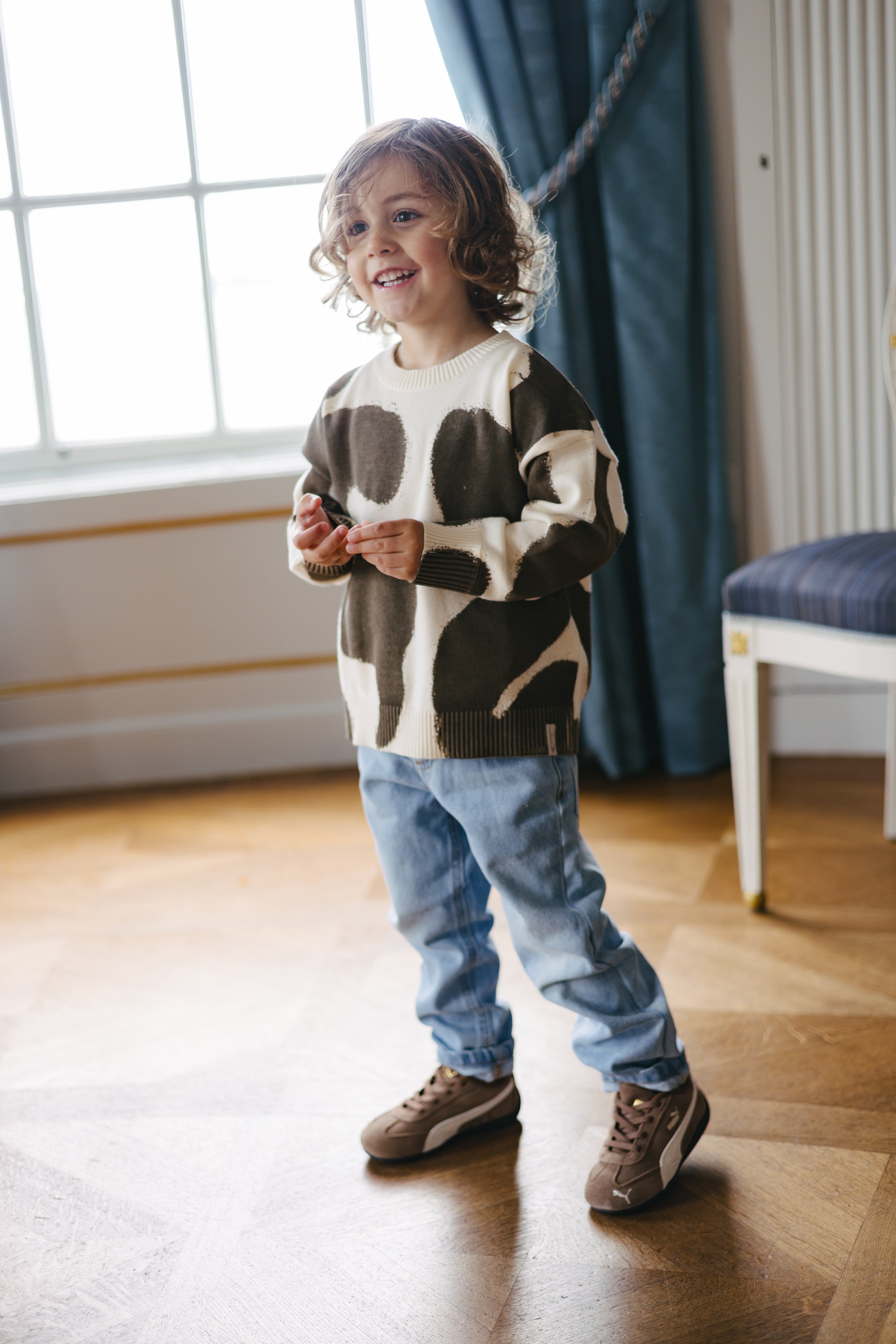 Ecru sweater met bruine all-over print | AOP Taupe Sketch